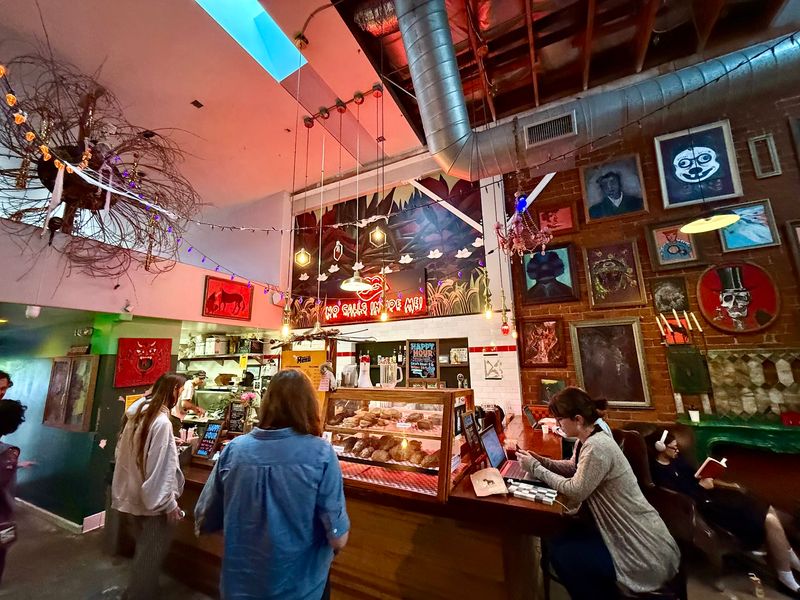 Stories Books & Cafe, Los Angeles