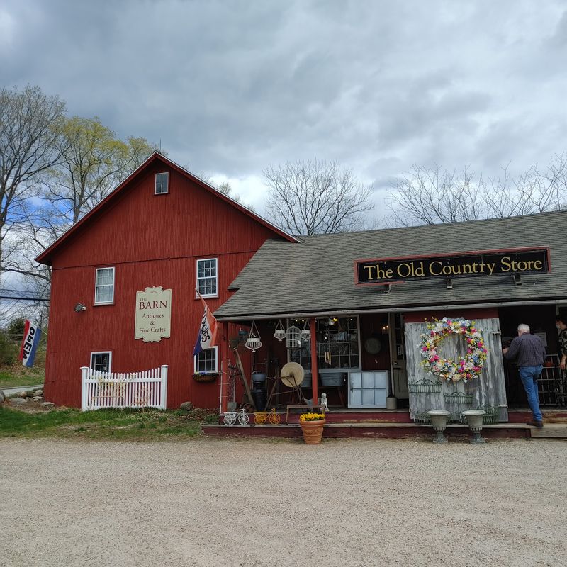 This Connecticut Antique Center Is Packed With Vintage Decor, Collectibles And Records You Can Browse For Hours - Decor Hint Its Central Location Makes A Handy Antique Stop