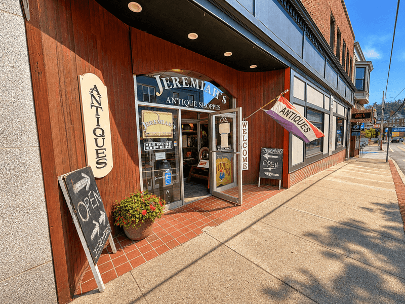 Putnam’s Antique Scene Adds To The Charm