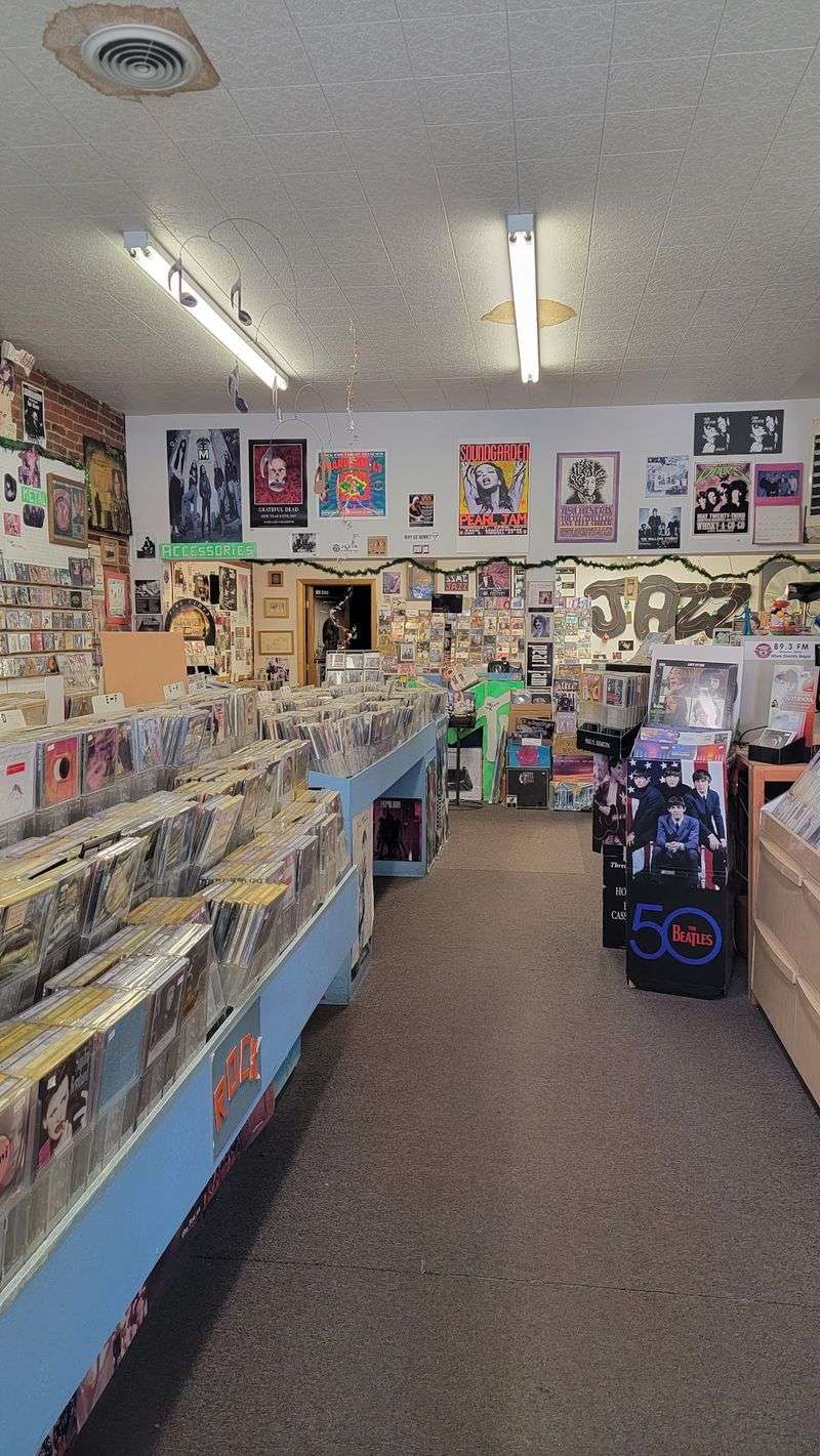 7 Idaho Record Stores Where Crates Of Used Vinyl Fill Every Aisle - Decor Hint Paradise Ridge CDs & Tapes In Moscow