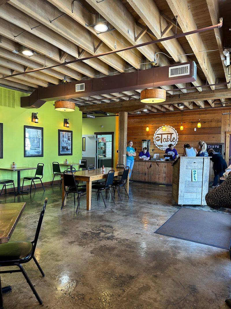 An Unforgettable Meal Awaits At This Pay-What-You-Can Restaurant In Kentucky - Decor Hint Everybody Eats In The Same Room