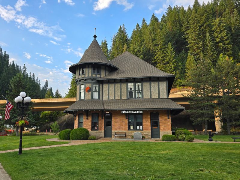 Wander These 8 Idaho Depots That Became Shops And Museums - Decor Hint Northern Pacific Railroad Depot Museum in Wallace