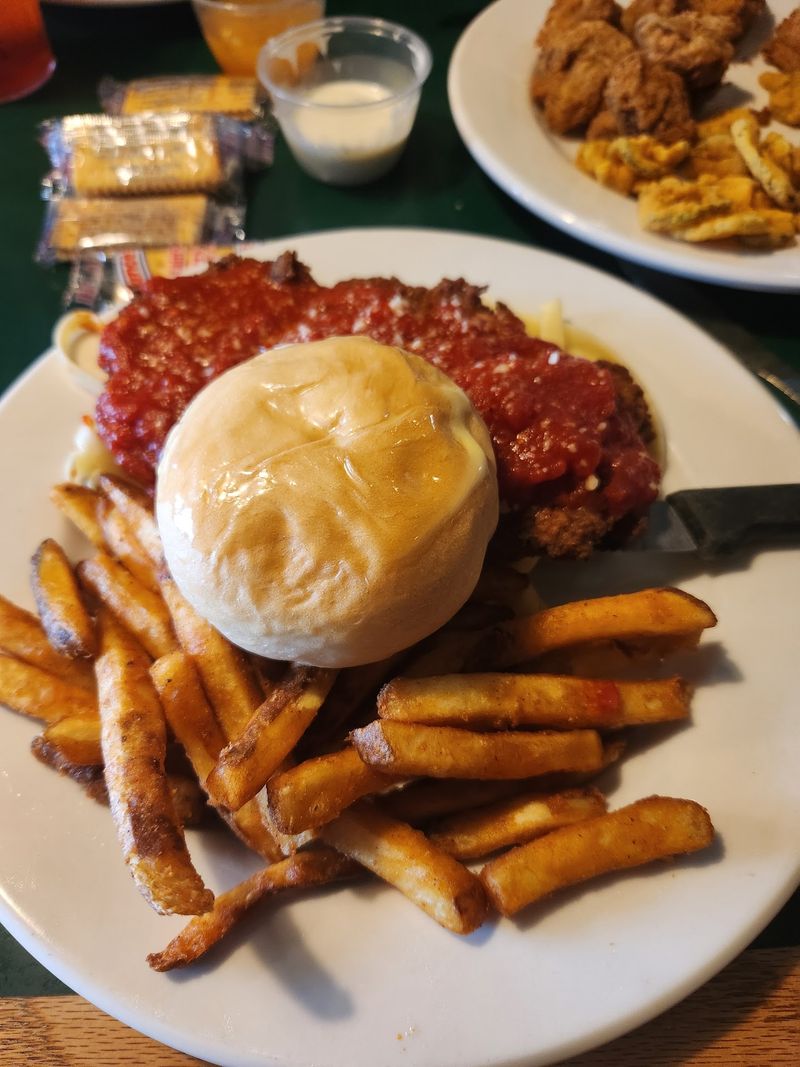 11 Strange And Delicious Tennessee Eateries You Won’t Forget Anytime Soon - Decor Hint Cahoots Restaurant, Fayetteville