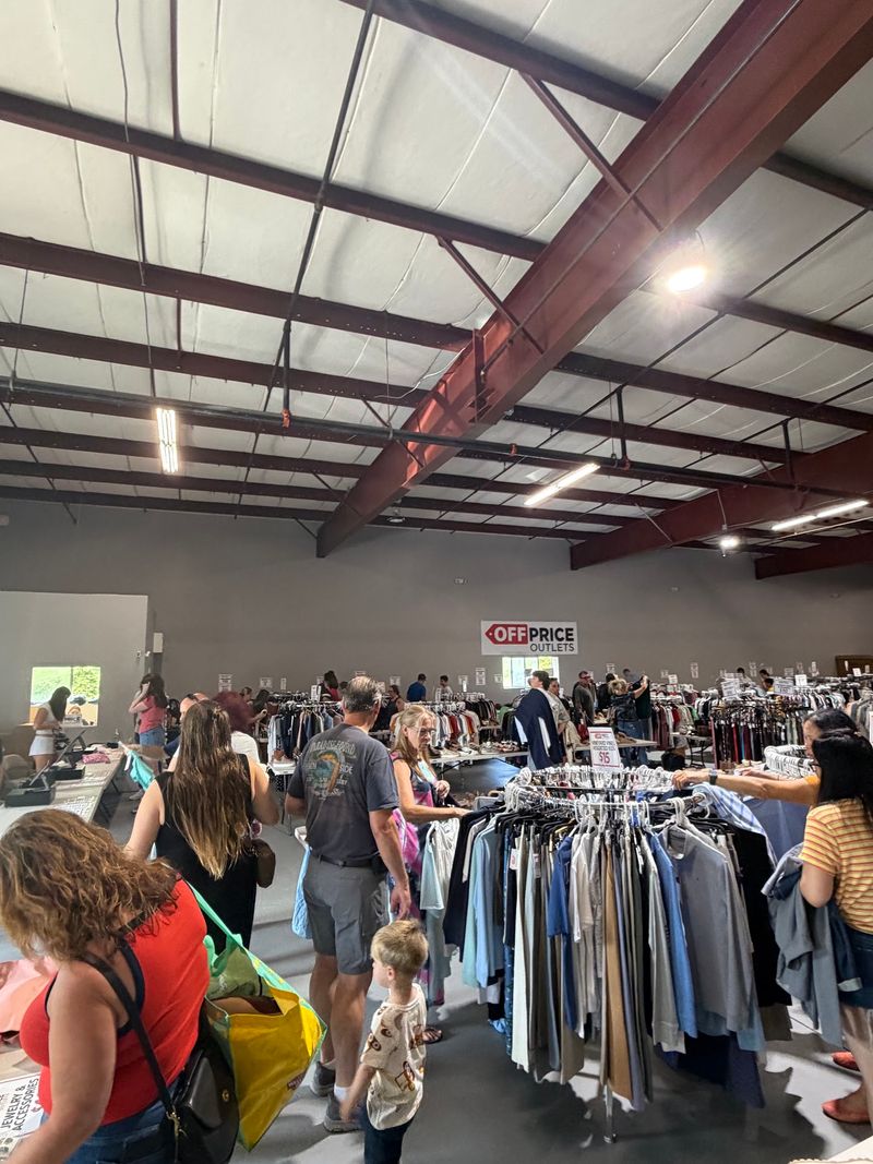 This Connecticut Warehouse Is So Affordable Brand-Name Clothes Can Cost As Little As $5 - Decor Hint Republic Drive Holds The 7,000-Square-Foot Setup