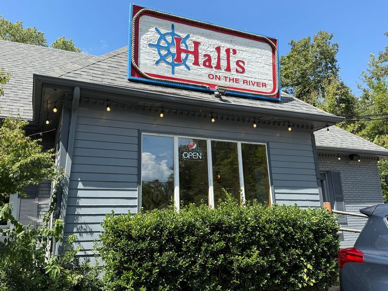 12 Restaurants Across Rural Kentucky Locals Say You Need To Try In 2026 - Decor Hint Hall's On The River