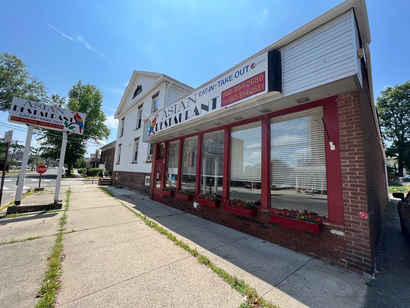 Restaurants Bring Global Flavors Downtown