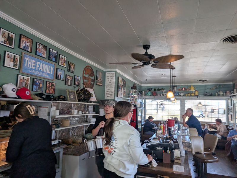 11 Surprisingly Affordable Idaho Restaurants Where You Can Eat Like A King - Decor Hint Norm's Cafe, Twin Falls