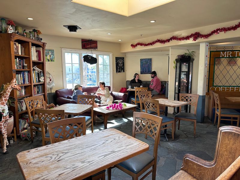 10 California's Central Coast Cafés Where Breakfast Comes With An Ocean View - Decor Hint Mr Toots Coffeehouse, Capitola