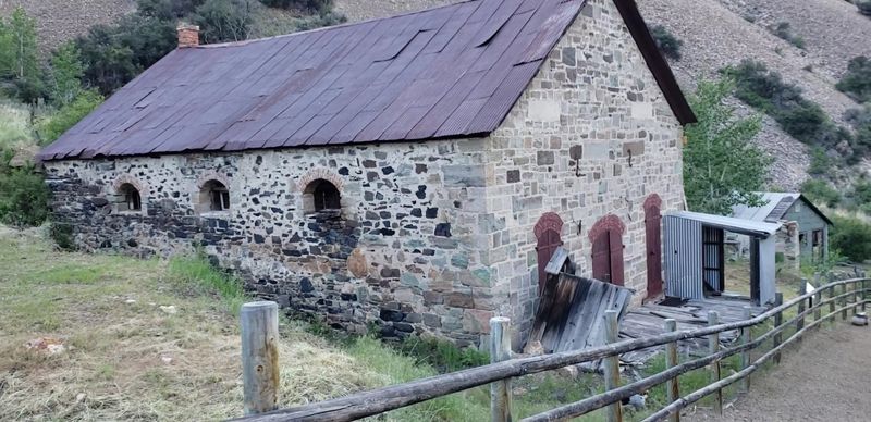 This Remote Idaho Ghost Town Is A Well-Preserved Mining Camp You Reach By A Rough Dirt Road - Decor Hint The Building Wells Fargo Made To Last