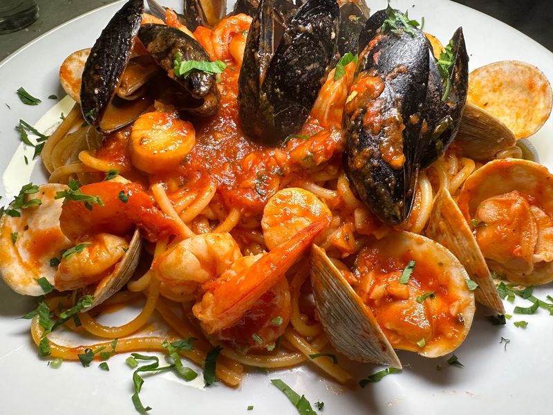 Where Connecticut Locals Go When They Crave A Massive Plate Of Pasta - Decor Hint Big Italian Plates Define This Family-Run Favorite