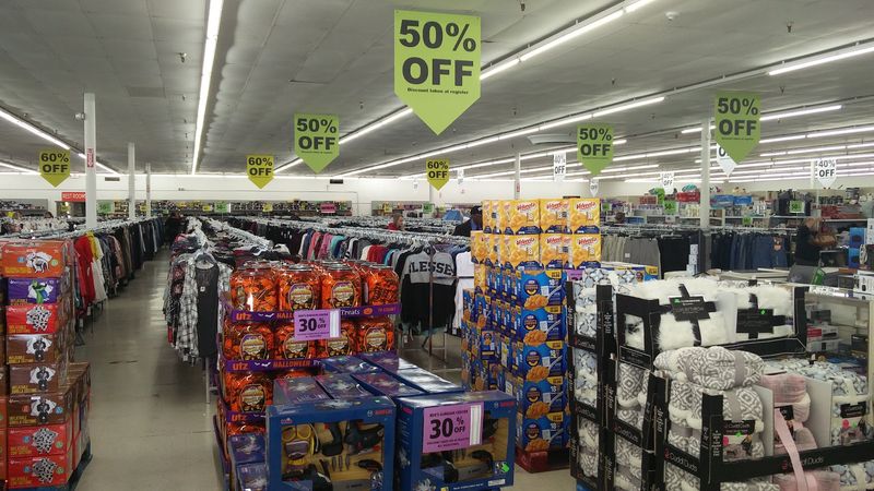 People Drive From All Over Kentucky To Shop At This Enormous Discount Store - Decor Hint Thursday Is The Day That Matters Most