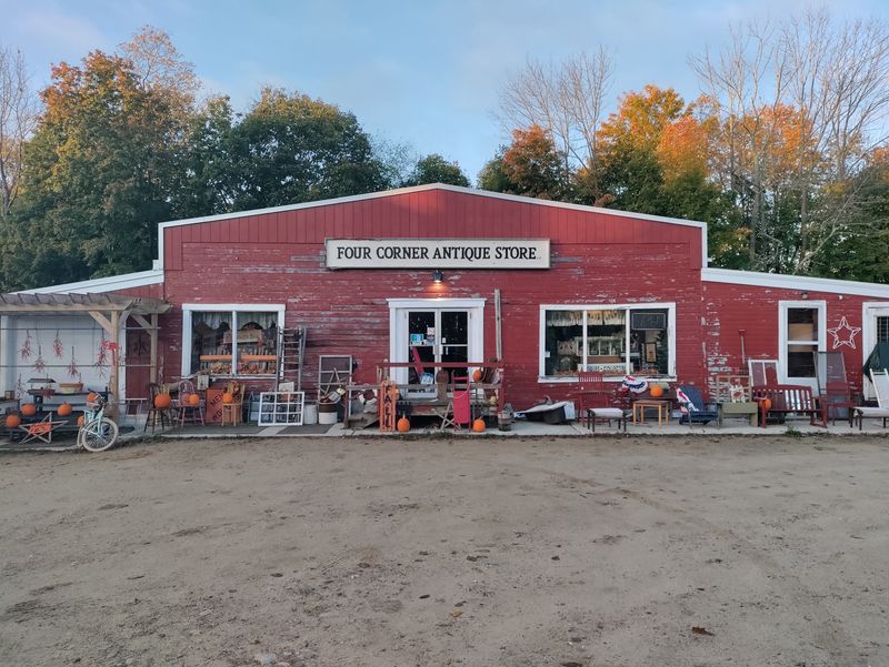 8 Gigantic New Hampshire Secondhand Shops Worth Driving Miles To Browse - Decor Hint Four Corner Antique Store, Rochester