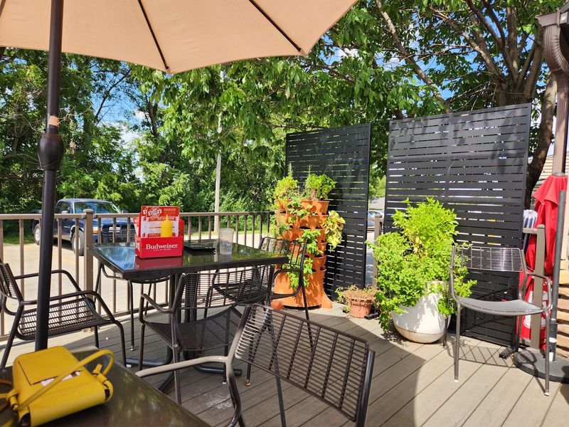 This Nebraska Burger Joint Has Served Hand-Pressed Burgers On Paper Napkins Since 1934 - Decor Hint Planning Around the Wait