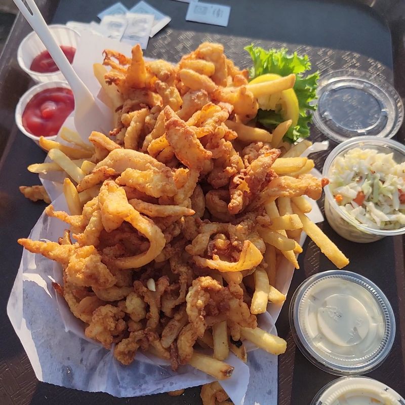 This Tiny Connecticut Seafood Shack Has Fried Clams That Are Absolutely Worth Trying - Decor Hint Local Seafood Keeps The Fryers Busy