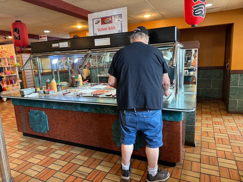 Lunch Or Dinner, Here’s When The Buffet Changes Pace