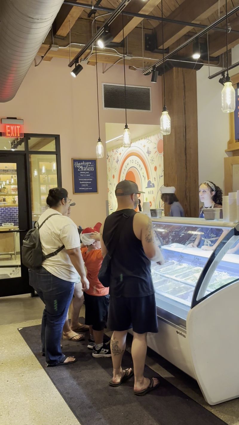 Expect A Line At This Nebraska Ice Cream Shop Even Right Before It Closes - Decor Hint Service That Slows Down for Sampling