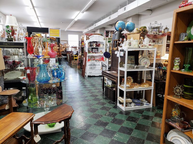 10 Bazaars In West Virginia Where Your Money Goes Further Than You’d Expect - Decor Hint South Charleston Antique Mall