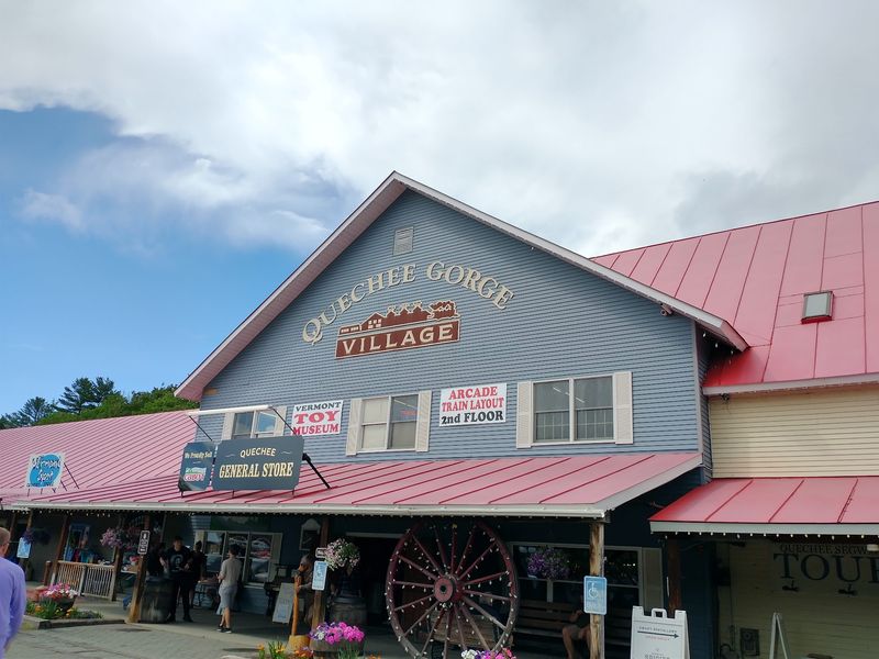 Vermont Antique Mall, Quechee