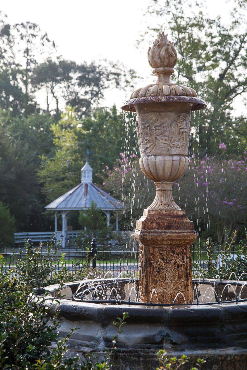 You Might Be Surprised One Of Louisiana'S Most Cheerful Places Is This Charming Little Town - Decor Hint A Town Built Around Bubbling Springs