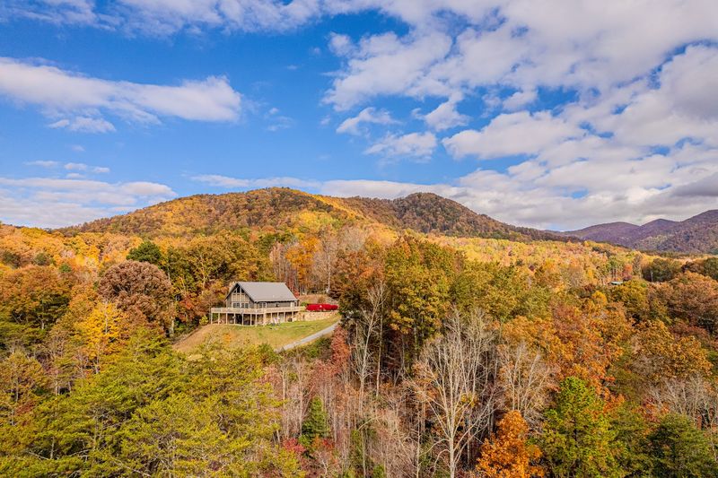 This New 65-Acre North Carolina All-Inclusive National-Park Resort Is Hiding A Whole Smokies Adventure - Decor Hint Five Secluded Cabins And Lodges Make This Feel Nothing Like A Typical Resort