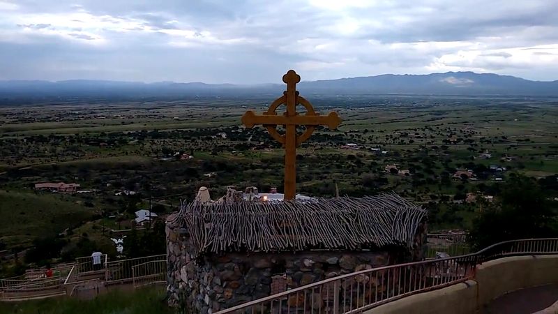 A 75-Foot Cross Rises Above This Arizona Shrine And Welcomes Pilgrims Year-Round - Decor Hint Meeting The Celtic Giant
