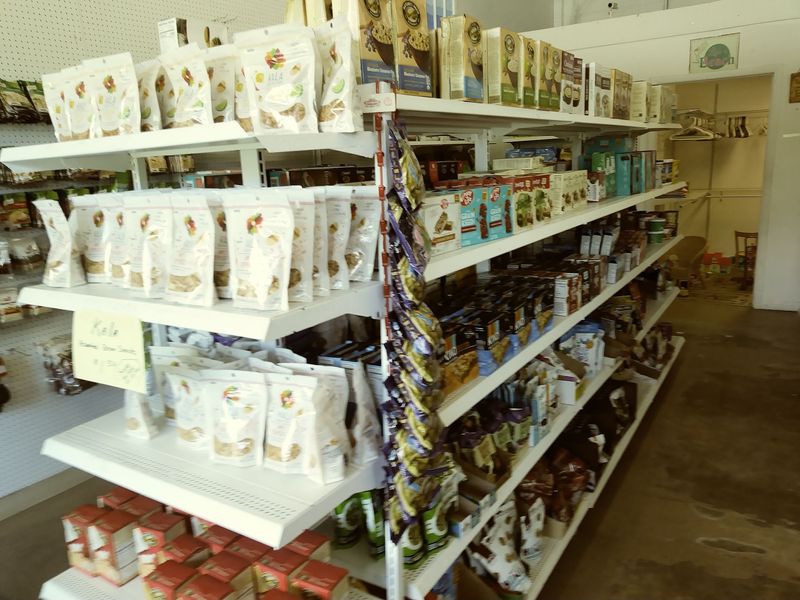 Snowbirds Stock Their Pantries For Half Price At This Florida Salvage Grocery
