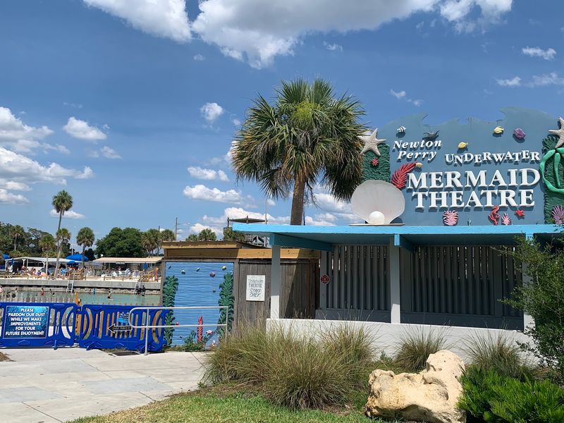 Florida’s Oldest Roadside Attraction Still Stages Live Mermaid Shows in a Spring-Fed Theater