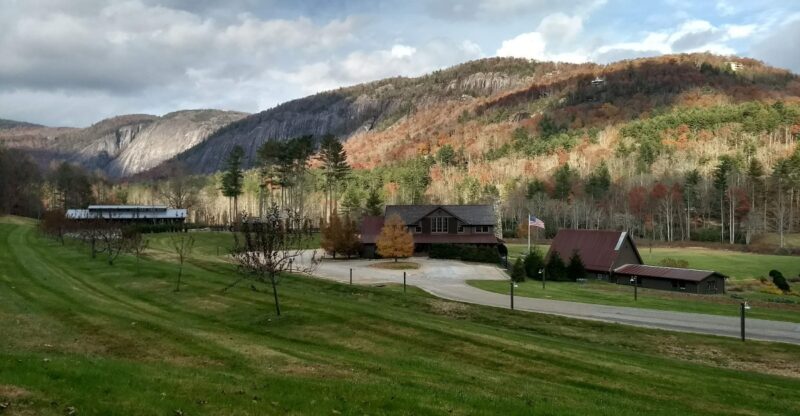 Most Travelers Head To Highlands And Miss This Quiet North Carolina Mountain Town Entirely