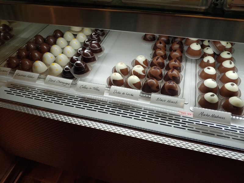 This Pennsylvania Retro Candy Shop Has Nickel-And-Dime Bins And Every Old-Fashioned Treat You Remember