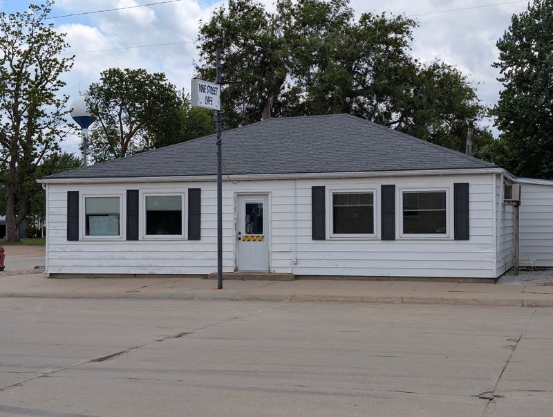 The Burgers At This Tiny Rural Nebraska Cafe Are Worth An Hour-And-A-Half Drive
