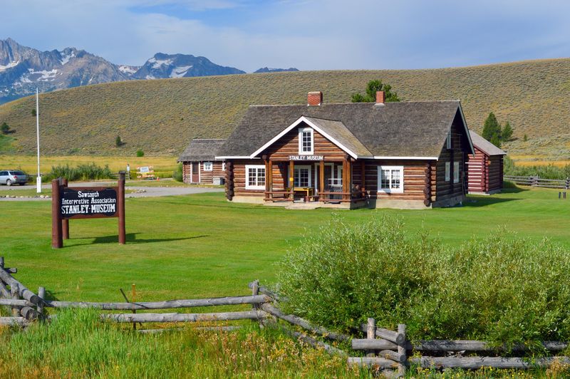 Idaho’S Tiny Town Of Stanley Has Fewer Than 120 Residents And A View Of 40 Peaks