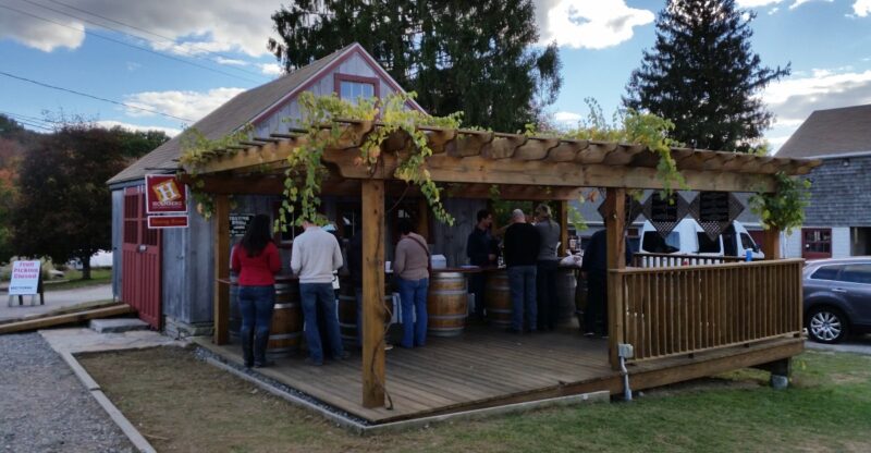 This Connecticut Orchard Makes Apple Cider Donuts Hot And Fresh To Order