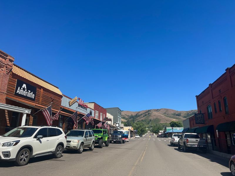Only One Stoplight Blinks Over Main Street In This Idaho Town Of About 1,000 People