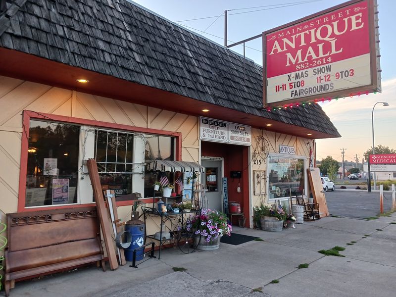 Browse These 8 Idaho Antique Shops Where Vintage Treasures Hide At Prices That Surprise You