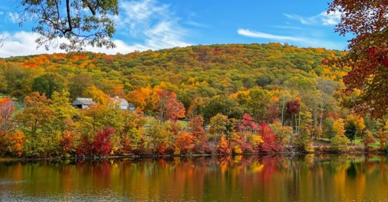The Once-Quiet Connecticut Lake Town That Fall Crowds Have Completely Taken Over In The Last Few Years