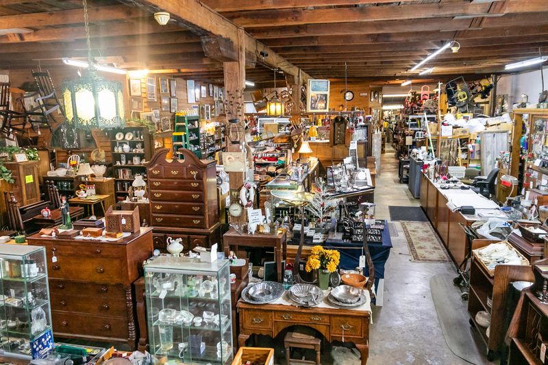 C J's Antiques & Collectibles