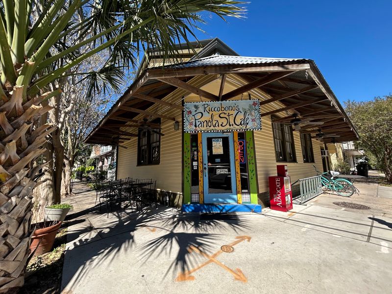 10 Secret Breakfast Spots In New Orleans, Louisiana That Most Visitors Overlook - Decor Hint Riccobono's Panola Street Cafe