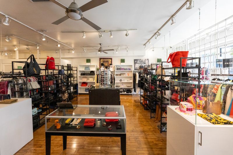 OnQueStyle, Corona del Mar