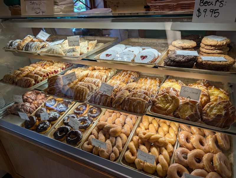 Hofer's Of Helen Bakery & Cafe, Helen