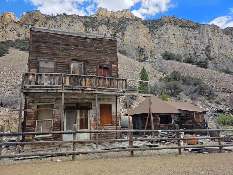 Bayhorse Ghost Town