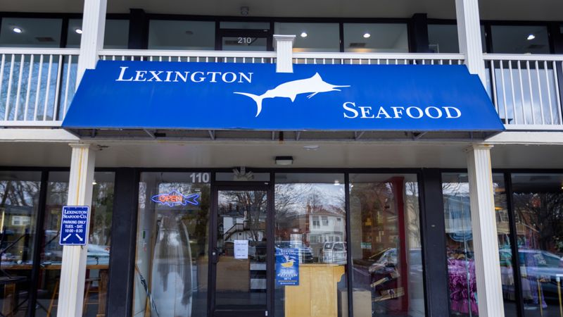 9 Secret Kentucky Fish Markets Where Locals Stock Up On Fresh Seafood For Dinner - Decor Hint Lexington Seafood Company