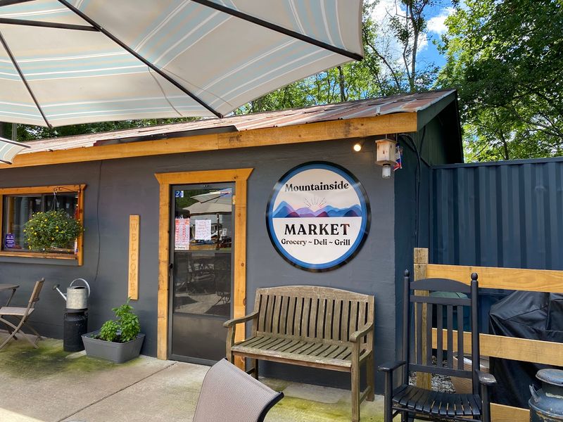 9 Surprisingly Affordable Georgia Restaurants With Gorgeous Mountain Views - Decor Hint Mountainside Market, Epworth