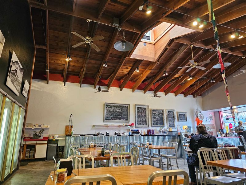 We Ranked California’s Best Pizza Places And These 10 Made The Final Cut - Decor Hint Engfer Pizza Works, Santa Cruz