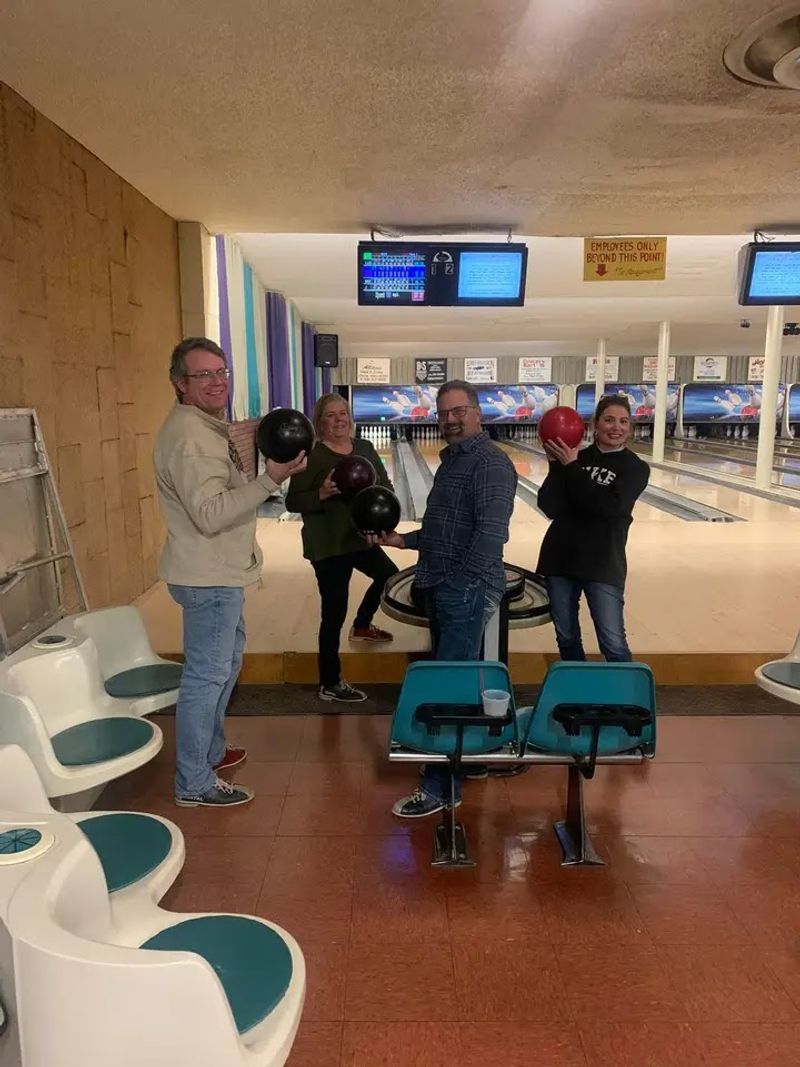This Nebraska Bowling Alley Has Been Run By The Same Family Since 1952 - Decor Hint Seven Decades Under One Family