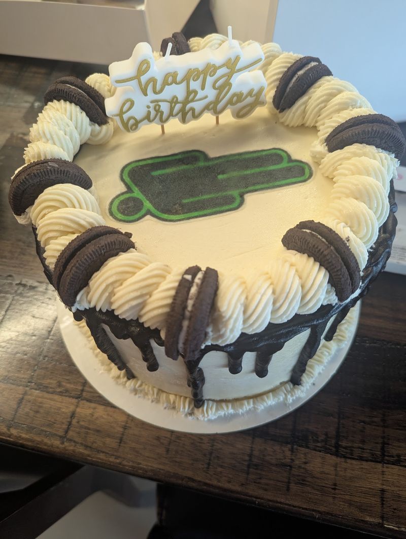 This Nebraska Bakery Is Completely Gluten-Free So Every Cinnamon Roll And Slice Of Sourdough Is Safe - Decor Hint Custom Cakes and Kids' Decorating Classes