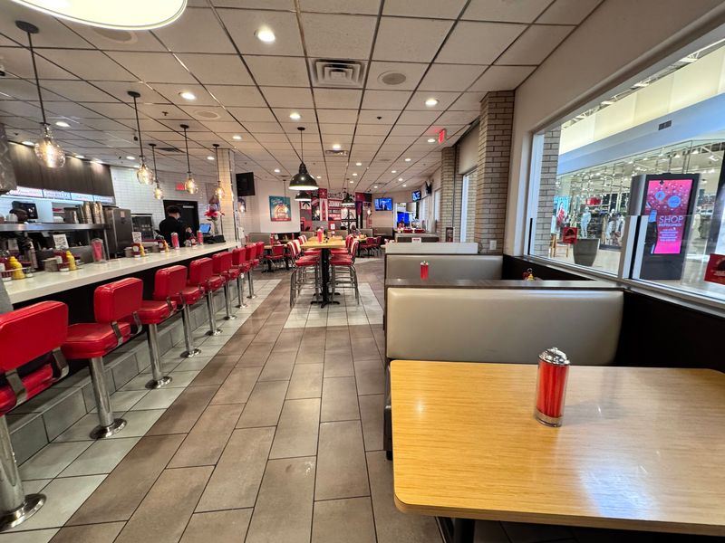 This Retro Maryland Diner Serves Crispy Onion Rings That People Keep Raving About - Decor Hint Old-School Diner Style Gets A Modern Makeover