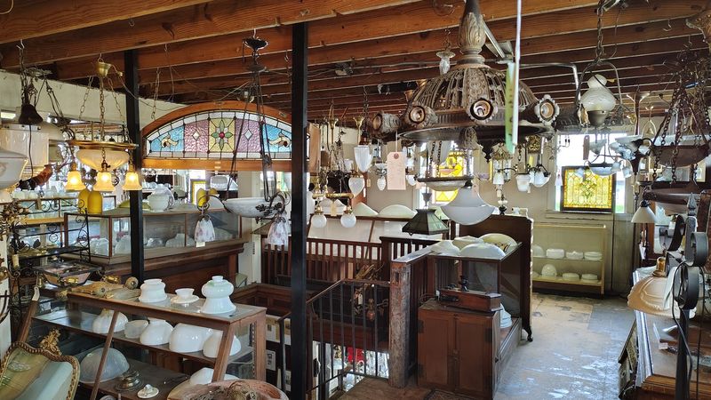 Most People Don’t Know This Huge Kentucky Warehouse Has Been Saving Antique Home Treasures Since 1985 - Decor Hint Four Yards, 24,000 Square Feet, Zero Boredom