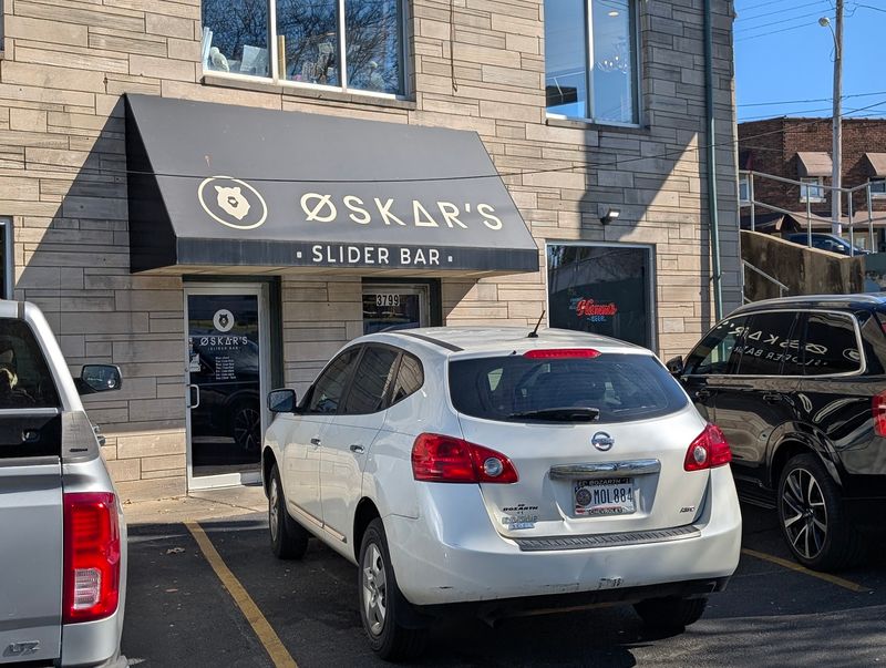 Yelp Named This Kentucky Spot The Top Cheeseburger Joint In The State, And One Bite Explains Why - Decor Hint Plan A Zoo Day And Finish With Sliders On The Patio