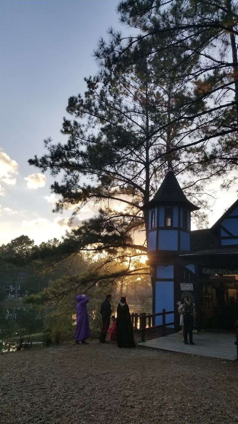 This Louisiana Fall Festival Turns The Countryside Into A 16th-Century Village Filled With Merchants - Decor Hint Pick Your Weekend, Because Each One Has A Different Personality