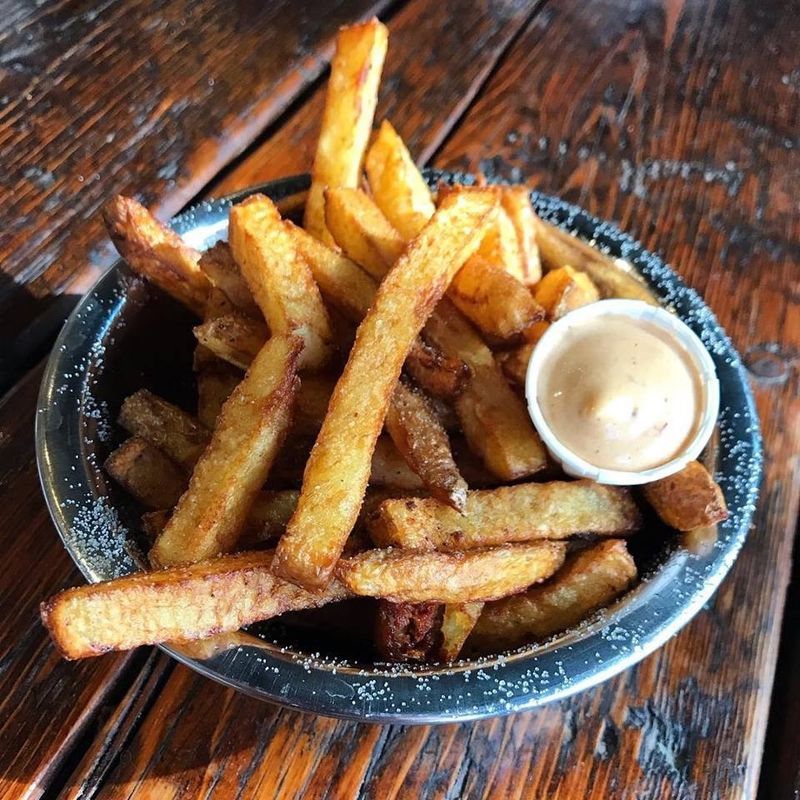 This Idaho Burger Joint Serves Purple Fries And Blueberry Ketchup, And People Love It - Decor Hint Purple, Blue, Russet, Or Sweet